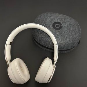 Beats Solo Pro Wireless | Noise Cancelling On-Ear Headphones | Ivory